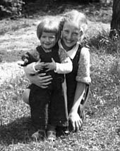 1945mit Schwester Alice Wollishofen
